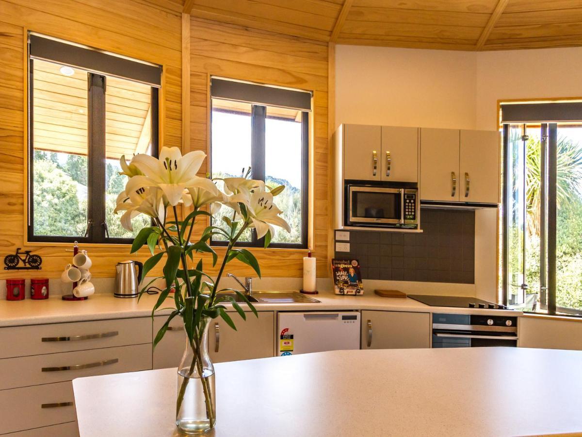 The Snowglobe - Ohakune Modern Yurt Style Chalet Екстериор снимка