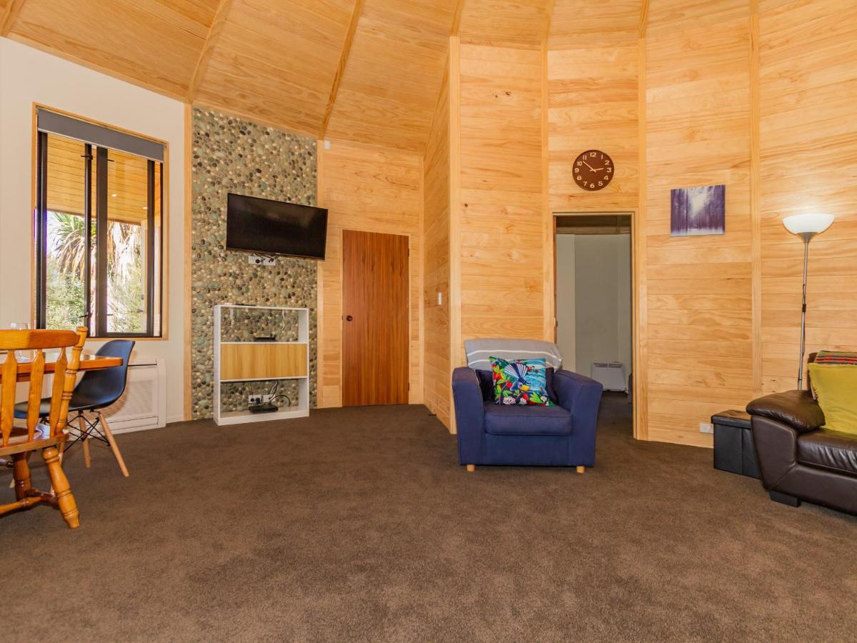 The Snowglobe - Ohakune Modern Yurt Style Chalet Екстериор снимка