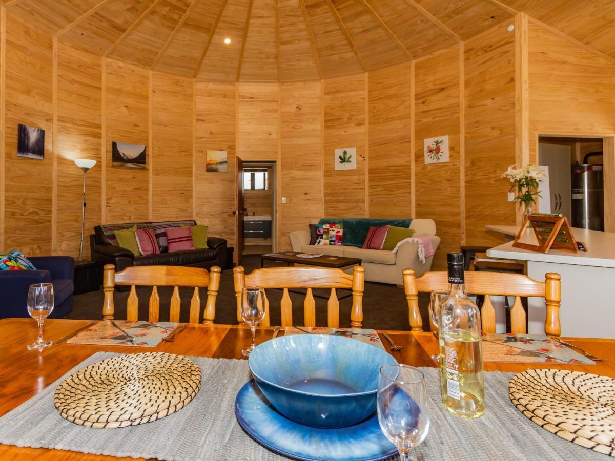The Snowglobe - Ohakune Modern Yurt Style Chalet Екстериор снимка