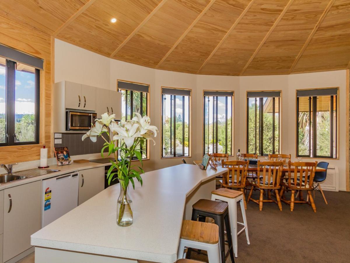 The Snowglobe - Ohakune Modern Yurt Style Chalet Екстериор снимка