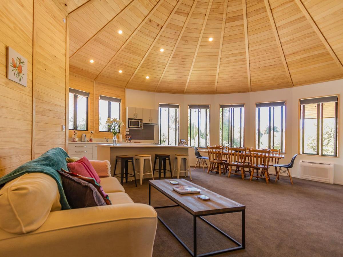 The Snowglobe - Ohakune Modern Yurt Style Chalet Екстериор снимка