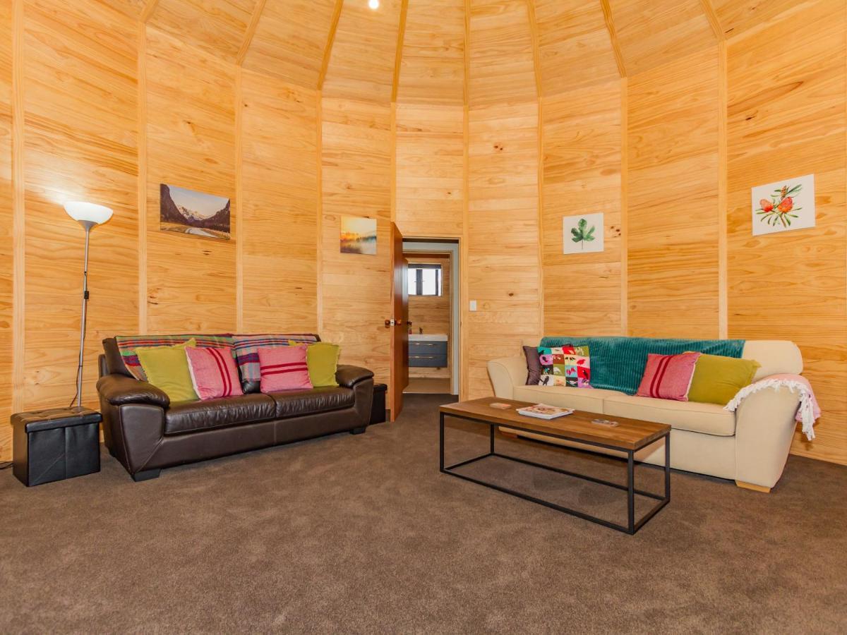 The Snowglobe - Ohakune Modern Yurt Style Chalet Екстериор снимка